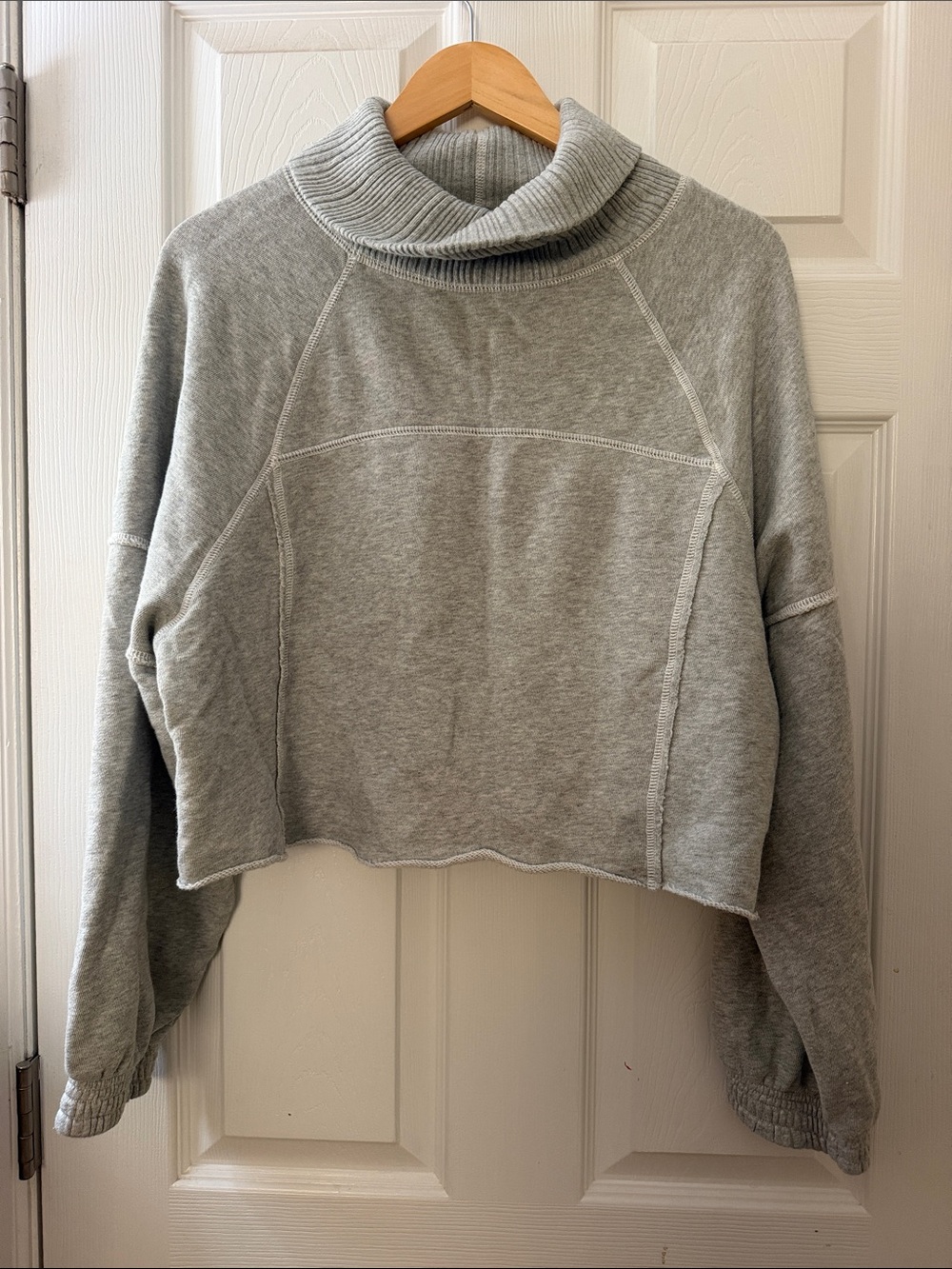 Aerie cropped turtleneck sweatshirt sz M